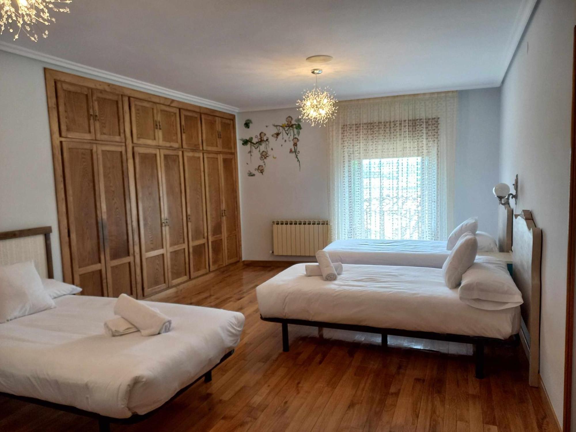 Casa Albaitar Con Piscina Y Sala De Juegos Azcona Luaran gambar